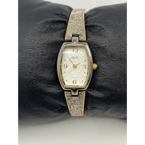 Ladies Relic Silver Tone Stainless Steel Watch Working New Battery - Picture 7 of 7